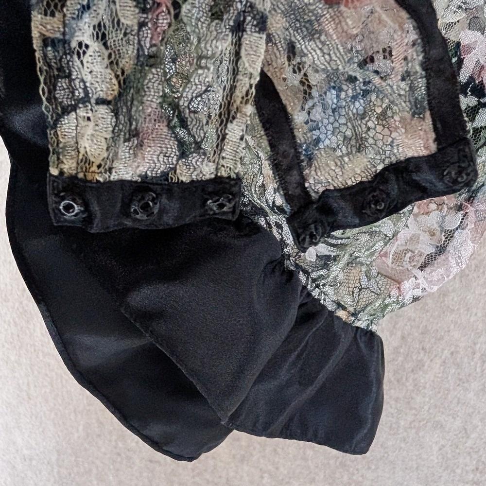 Victoria's Secret Vintage Floral Lace Teddy with Black Satin Trim Accent, Size M - Picture 4 of 7